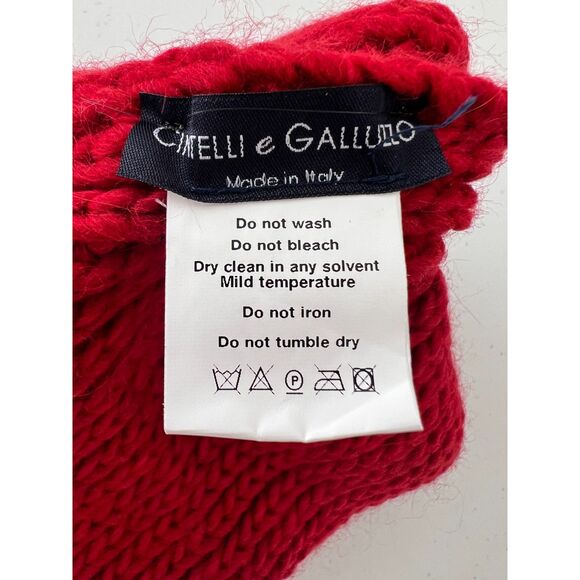 Cintelli e Galluzzo Red Acrylic Wool Alpaca Blend Faux Fur Pom Pom Beanie - Picture 3 of 4